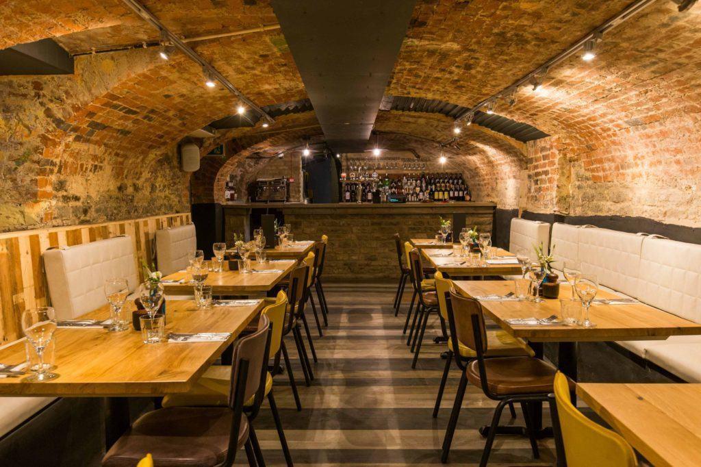 Mill Street Pub & Kitchen Bed & Breakfast Окем Екстериор снимка