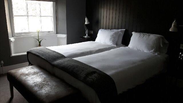 Mill Street Pub & Kitchen Bed & Breakfast Окем Екстериор снимка