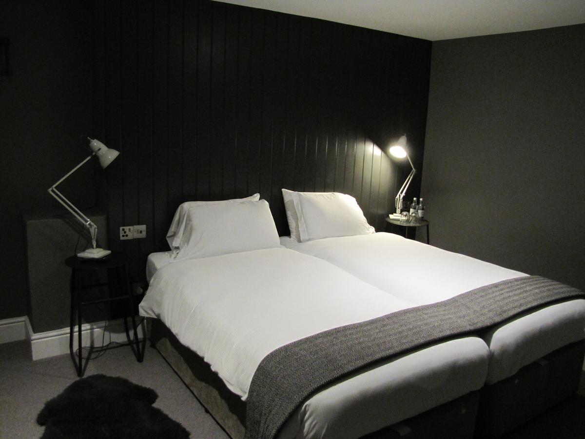 Mill Street Pub & Kitchen Bed & Breakfast Окем Екстериор снимка